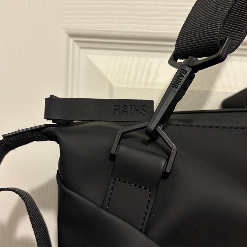 Rains Hilo small Weekend Bag - Picture 3 of 4